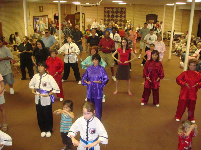 Image: /media/?path=/sports/Kung Fu/2007-10-06 Malee's School's 13 Anniversary/20071006-155128-0.jpg